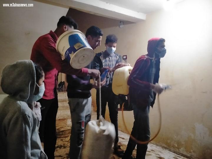 بالجهود الذاتية.. شباب قرية عمران بكفرالشيخ يشاركون فى تعقيم قريتهم