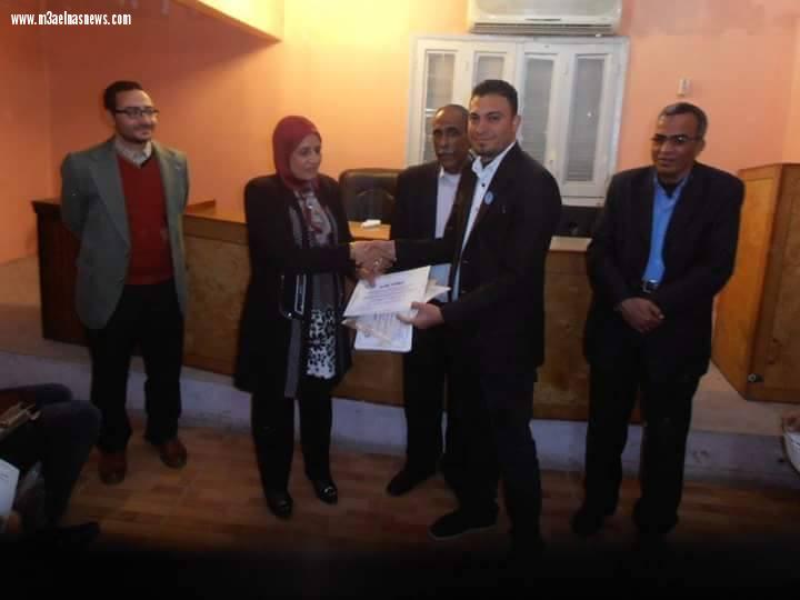 رئيس الحامول تكرم فريق كرة القدم بأحد مراكز الشباب بكفر الشيخ