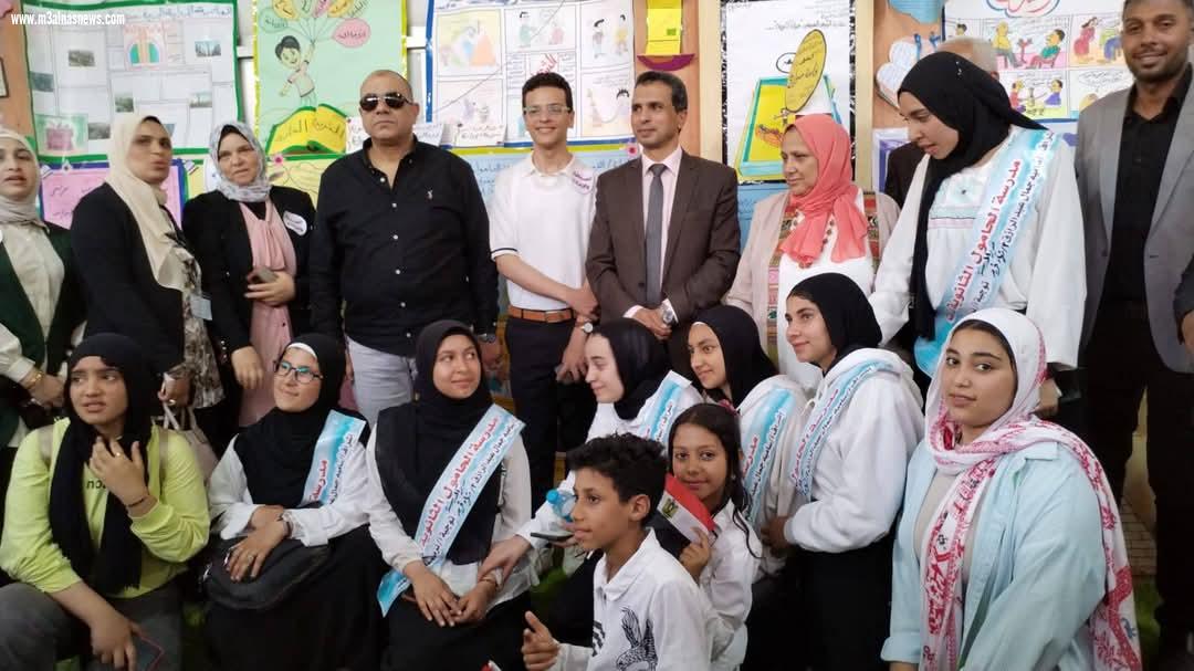 توجيه الصحافة والإعلام بإدارة الحامول التعليمية بكفرالشيخ يكرم الطلاب المتفوقين علميا وصحفيا وإعلاميا بمدرسة الشهيد عياد