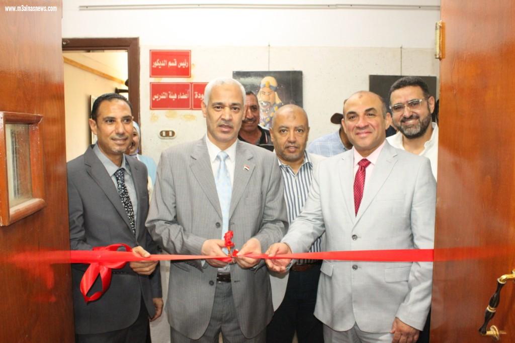 كلية الفنون الجميلة بجامعة أسيوط تنظم معرضين فنيين حول أجواء عصر الرقمنة