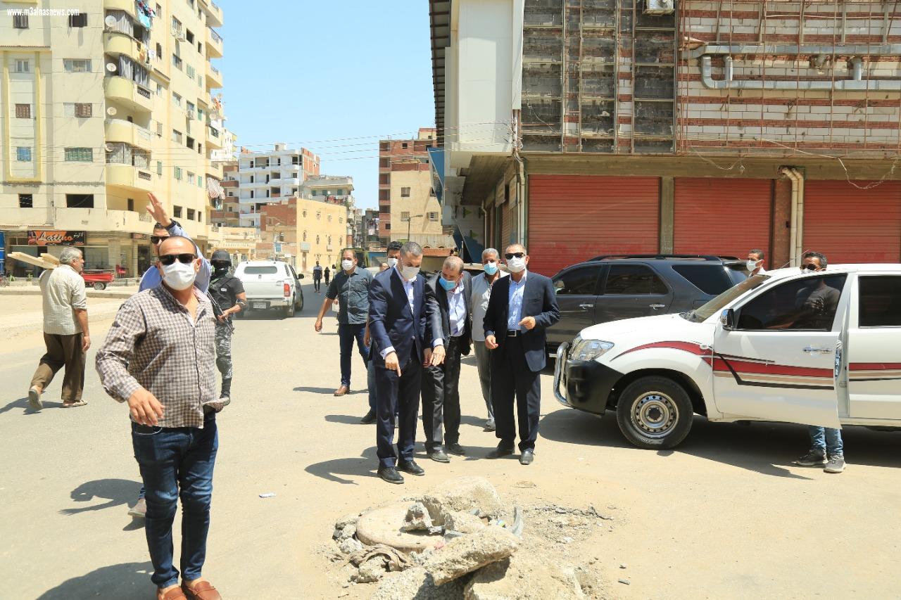محافظ كفر الشيخ يتفقد أعمال الرصف بغرب وشرق المدينة ويوجه بإنشاء محور جديد