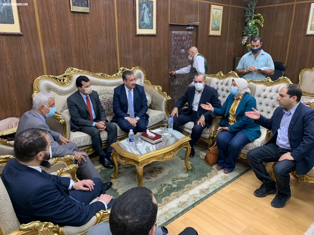 محافظ كفر الشيخ يلتقي بوزير الشباب والرياضة ومحافظ المنوفية ويقرر صرف 30 ألف جنيه لكل مصاب