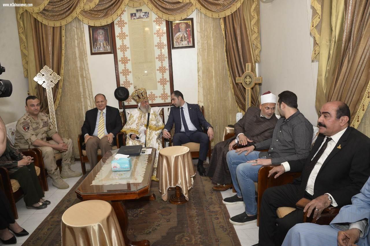 وسط استقبال بالورود ورفع صور الرئيس السيسى ..محافظ أسيوط يزور ايبارشيات منفلوط والدير المحرق والقوصية للتهنئة بعيد القيامة المجيد