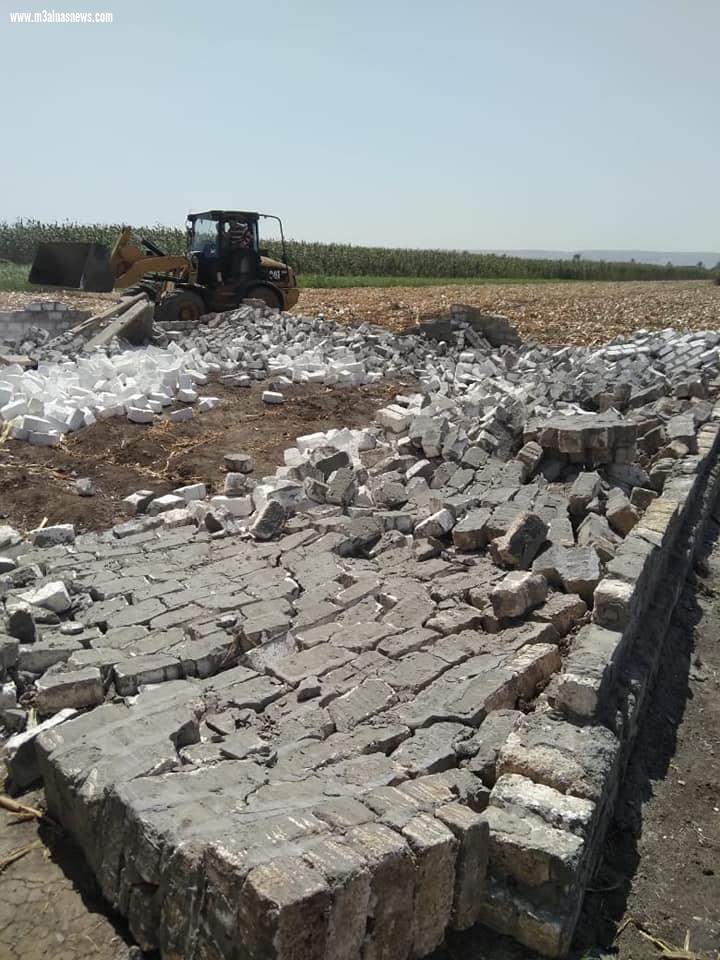 ضمن الموجة الـ 18 لإزالة التعديات محافظ أسيوط: إزالة 24 حالات تعدي واستراد 2031 متر مربع من أراضي أملاك دولة بأبوتيج خلال يوم واحد