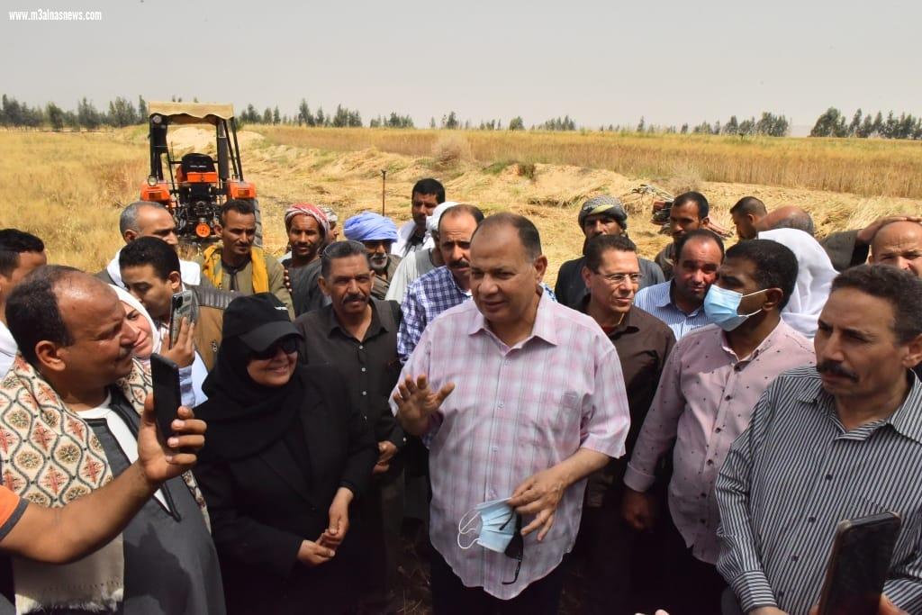 وسط استقبال بالورود ورفع صور الرئيس السيسى ..محافظ أسيوط يزور ايبارشيات منفلوط والدير المحرق والقوصية للتهنئة بعيد القيامة المجيد