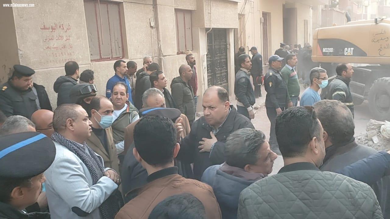  إنقاذ سيدة مسنة وفتاة وانتشال 3 جثث من أسفل عقار أسيوط