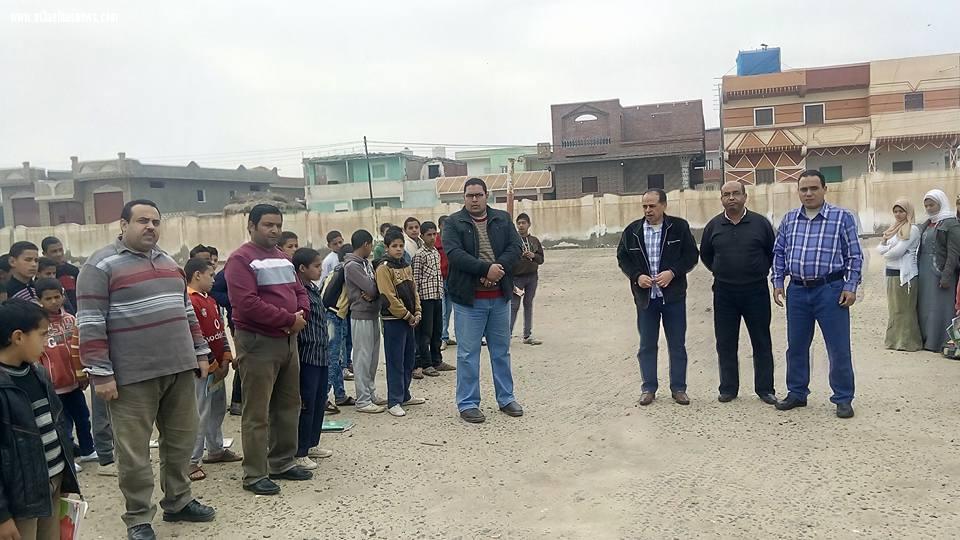 مدير التعليم الابتدائى بالحامول فى كفر الشيخ يقود القافلة التعليمة لمدرسة ٤٥ الشراقوة