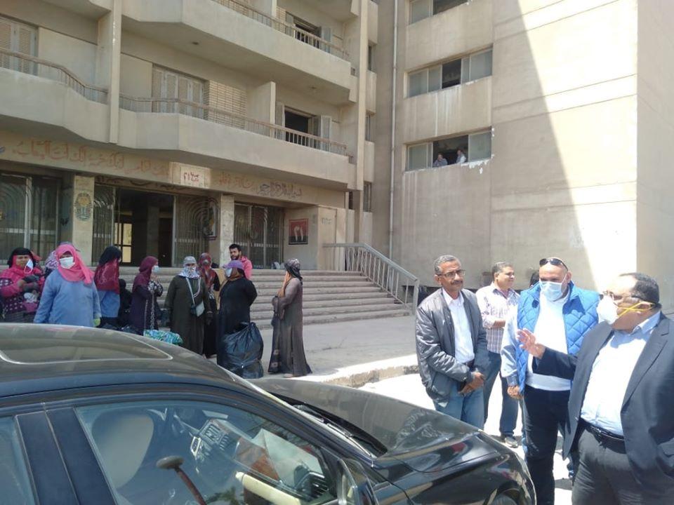 رئيس جامعة حلوان: نسعي لتوفير بيئة عمل صحية وآمنة للعاملين.