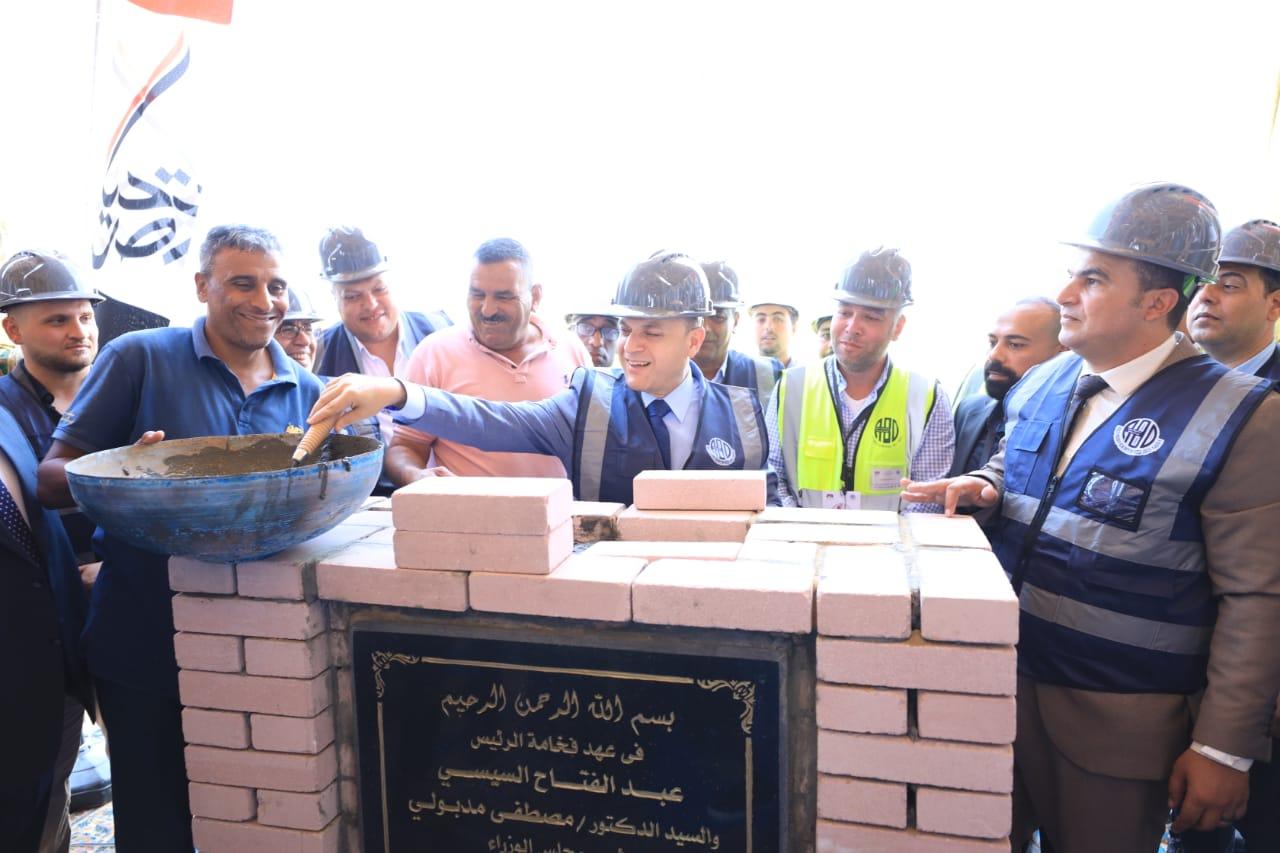 رئيس قسم الحوادث بجريدة مع الناس نيوز يعرض مشاكل مواطنى قرية الديابة بالحامول وجها لوجه لمحافظ كفرالشيخ