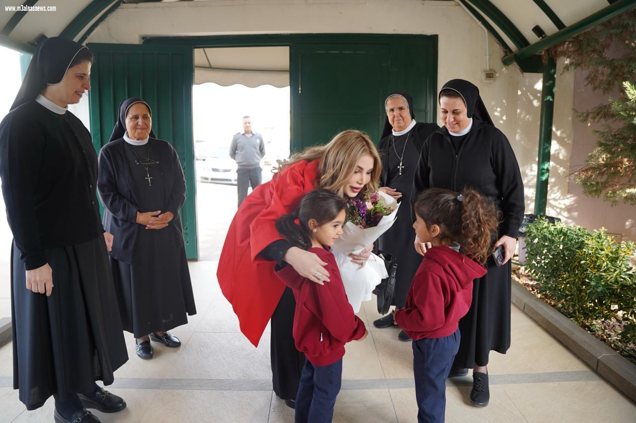 معرض كتاب في مدرسة راهبات الوردية مرج الحمام بمشاركة دور النشر العربية الكبيرة 