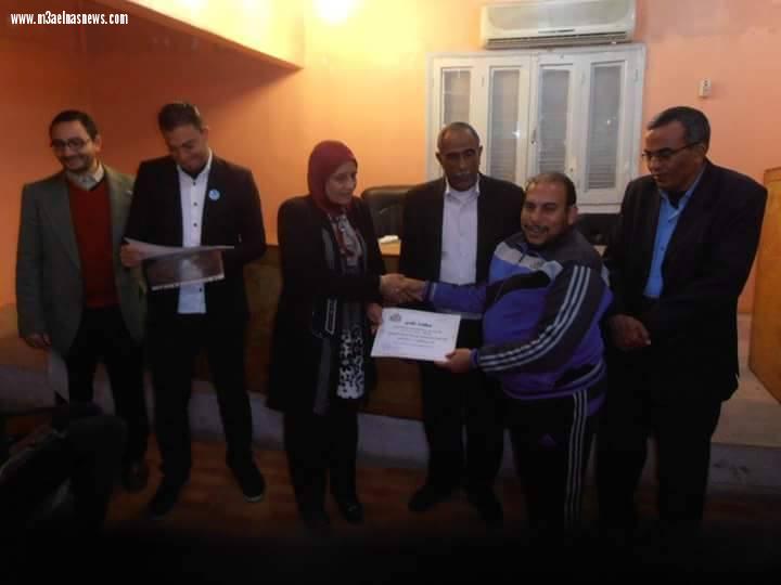 رئيس الحامول تكرم فريق كرة القدم بأحد مراكز الشباب بكفر الشيخ