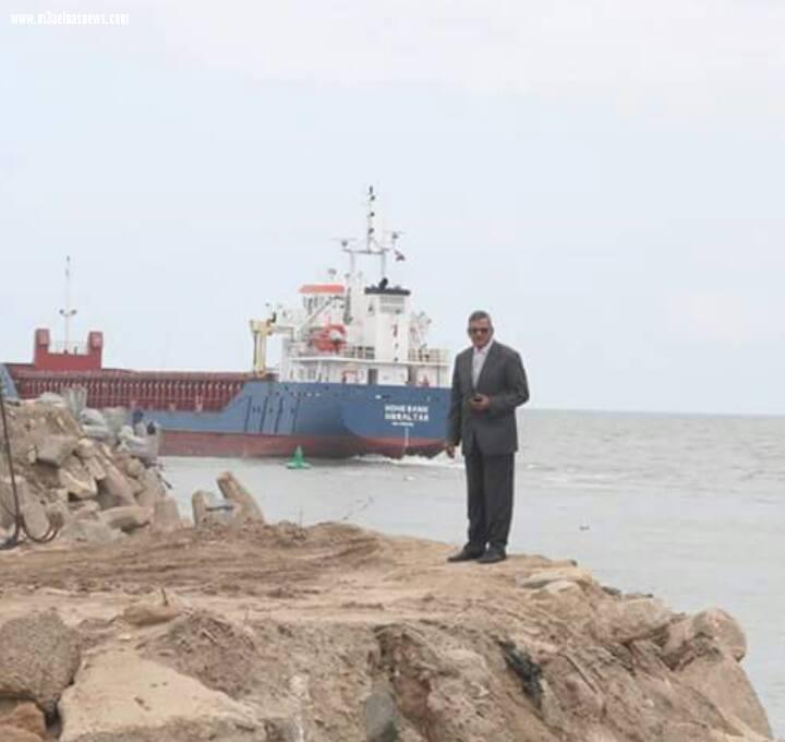 محافظ كفرالشيخ يتابع وصول السفينة شيلنج الهولندية محملة بتوربين للمرحلة الثانية لمحطة البرلس