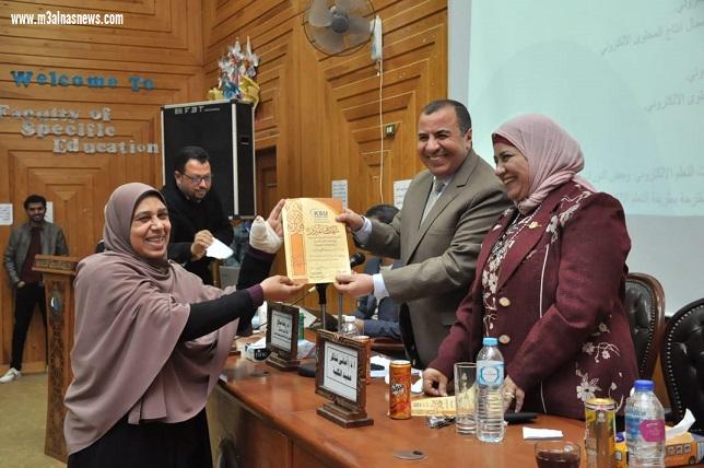 الشمول المالي والاستخدام الآمن للإنترنت والتعلم الإلكترونى.. ورشتى عمل  بـ