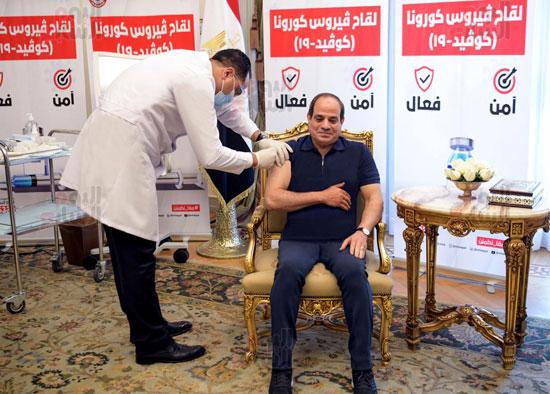 الرئيس السيسي يتلقى التطعيم باللقاح المضاد لفيروس كورونا