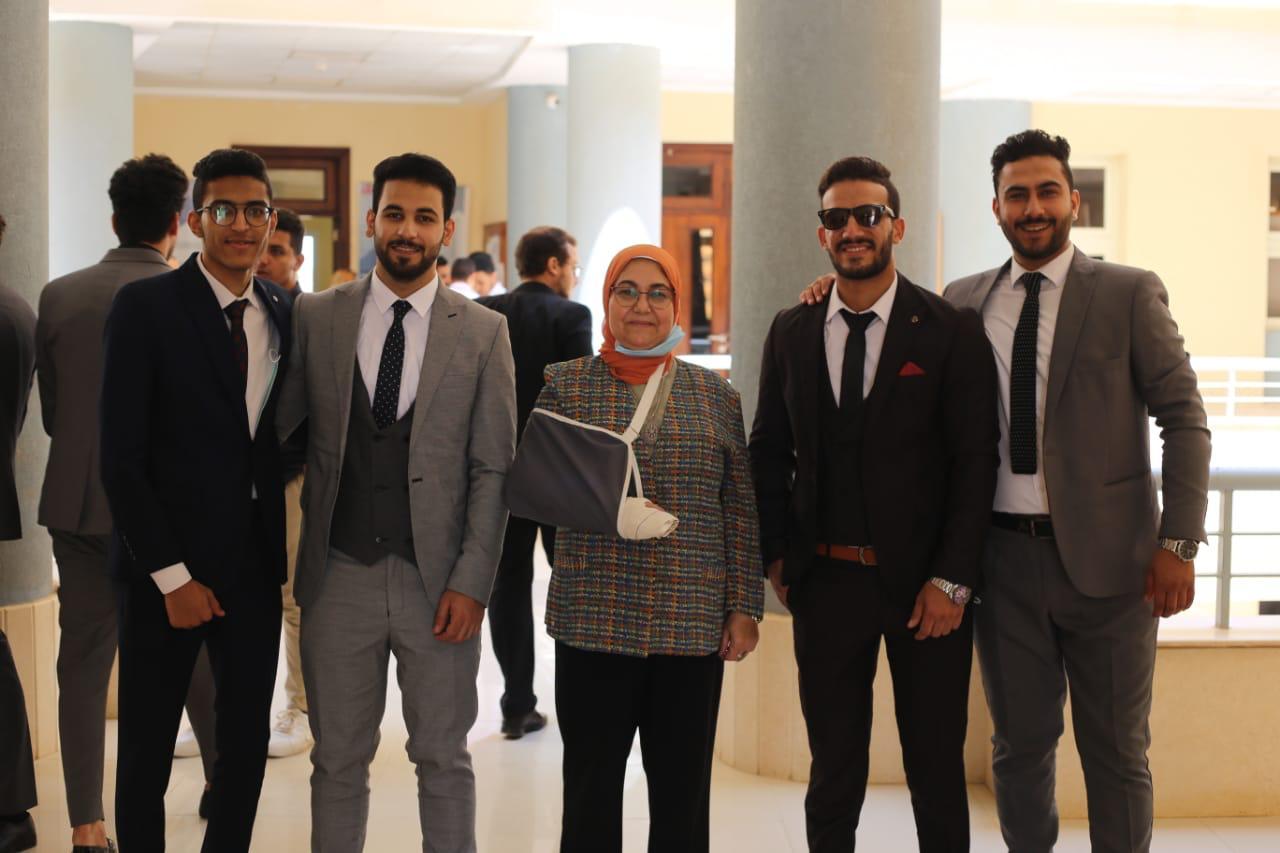 بالصور.. ختام فعاليات مناقشة مشاريع تخرج طلاب كلية الهندسة بالجامعة المصرية الروسية