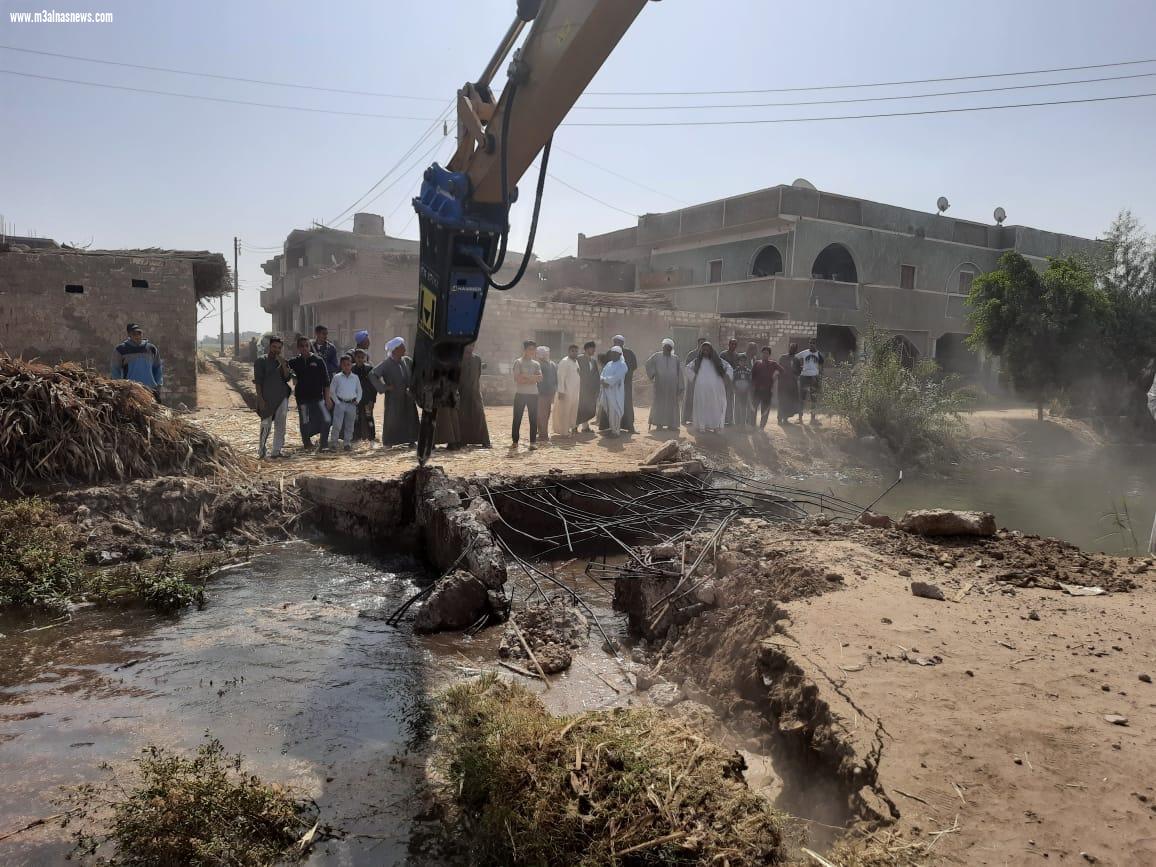 محافظ أسيوط: إزالة 28 حالة تعدي على أراضي تابعة للاصلاح الزراعي والصرف والري بمركزي منفلوط والقوصية ضمن المرحلة الثانية من الموجة الـ 18 لازالة التعديات