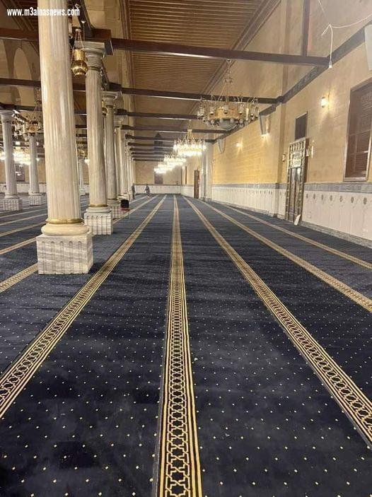 مسجد سيدنا الحسين بالقاهرة يتزين ويتجمل في رمضان لاستقبال المصلين في صلاة التراويح