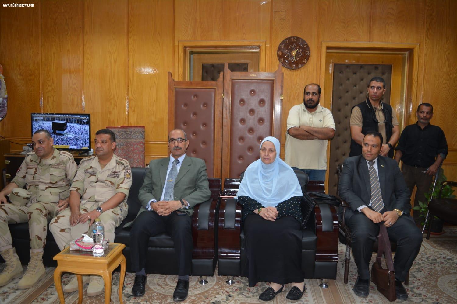 قائد المنطقة الجنوبية العسكرية يقدم التهنئة لنائب رئيس جامعة الأزهر بأسيوط بحلول عيد الأضحى المبارك