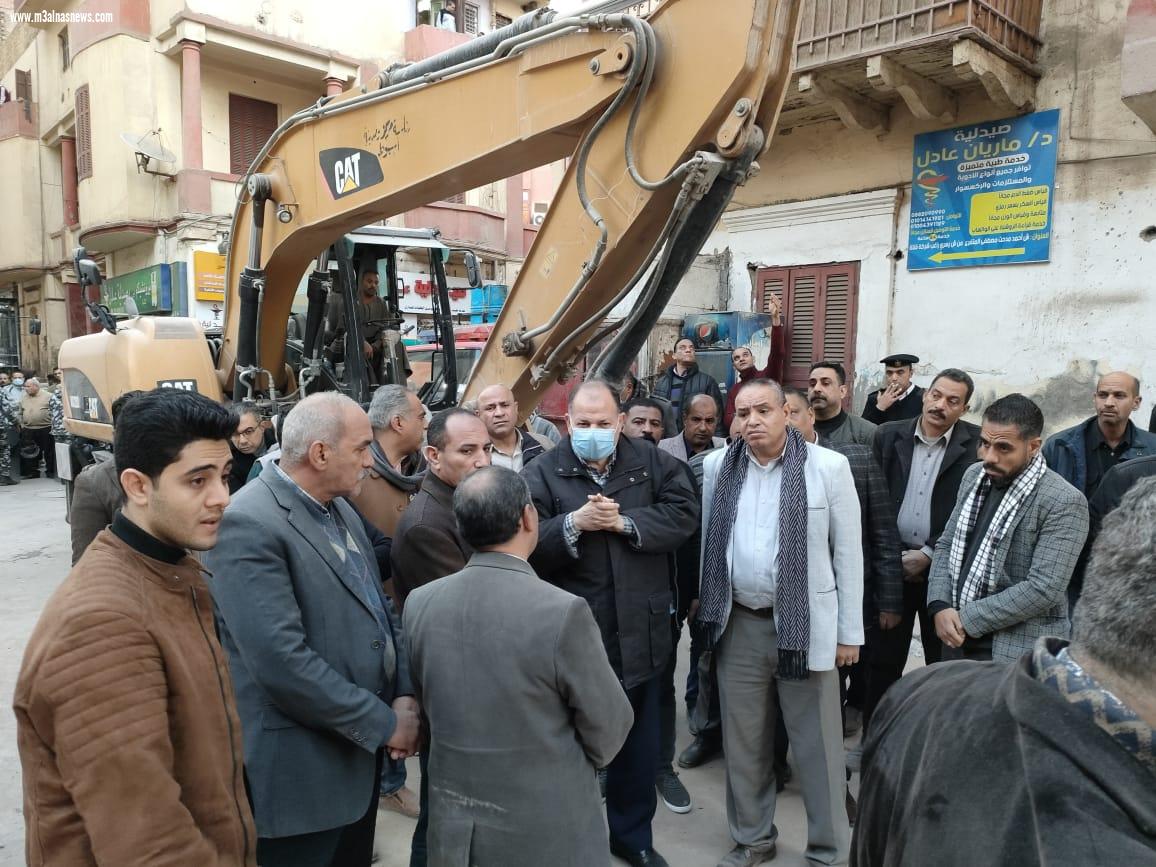  إنقاذ سيدة مسنة وفتاة وانتشال 3 جثث من أسفل عقار أسيوط