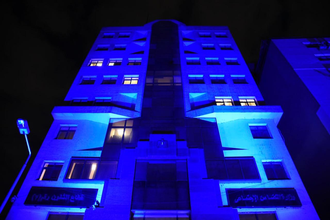 التضامن تضىء مبانيها باللون الأزرق احتفالاً باليوم العالمي للتوحد