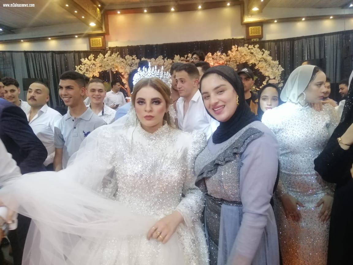 جريدة مع الناس نيوز .. تهنىء الإعلامية أسماء منجد ... بمناسبة حفل زفافها