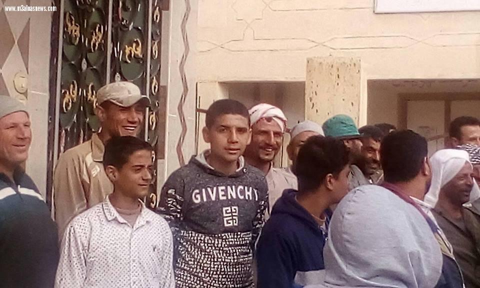 اعتراضًا على غياب الأطباء.. أهالى 