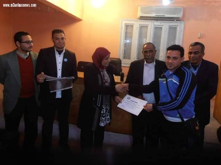 رئيس الحامول تكرم فريق كرة القدم بأحد مراكز الشباب بكفر الشيخ