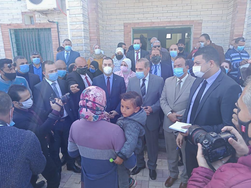 محافظ كفرالشيخ يتفقد قرية السيد من البدوي ضمن قرى مبادرة حياة كريمة.. صور