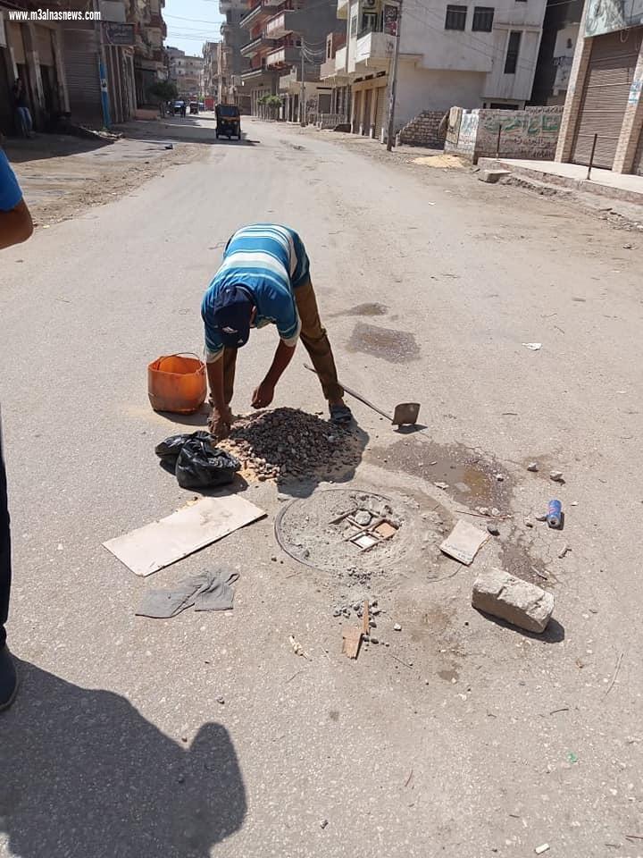 حملات للنظافة ورفع الاشغالات ومراجعة غرف الصرف الصحي بالحامول بكفر الشيخ