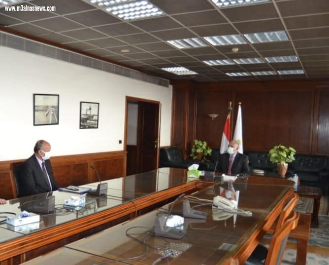 توفير الإحتياجات المائية اللازمة لكافة القطاعات، وتوفير الخدمات للمنتفعين بأعلى درجة من العدالة والفاعلية