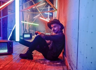 السعدي متعب الشعلان في حيرة وشك بأغنية 