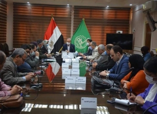 محافظ القليوبية يعقد اجتماعا لمناقشة دفع العمل بمشروع ممشى النيل ببنها