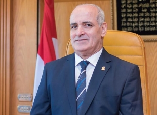 رئيس جامعة الفيوم يمنح السادة أعضاء هيئة التدريس والإداريين بالجامعة أجازة يوم الأحد