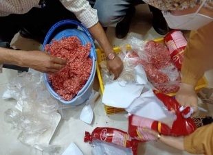الدقهلية: اعدام حوالي 85 كيلو جرام مواد غذائية متنوعة خلال المرور على 6 منشآت غذائية بمدينة منية النصر.
