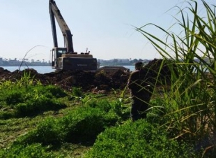 محافظ أسيوط: مواصلة حملات الإزالة للتعديات على المجاري المائية بإزالة 14 حالة تعدي على النيل بجزيرة الوسطى بالفتح