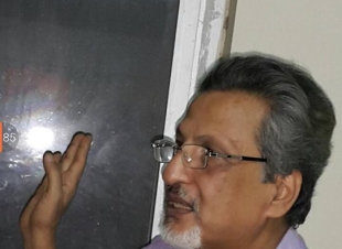 لحظة إعلان انسحابي شعر أحمد طليس