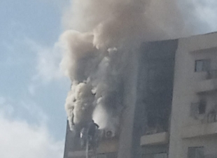 ماس كهربائى وراء حريق طابقين بعمارة كفرالشيخ ونقل المصابين للمستشفى العام