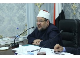 مختار جمعة: إطعام الجائع أولى من حج النافلة ومتعمد نقل العدوى قاتل عمدًا