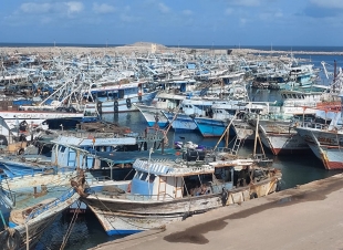 توقف حركة الصيد البحري والملاحة بميناء البرلس بكفر الشيخ