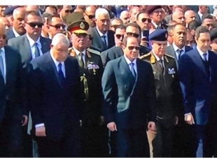 الرئيس السيسى ووفد رفيع المستوى يتقدمون الجنازة العسكرية لتشييع جنازة مبارك