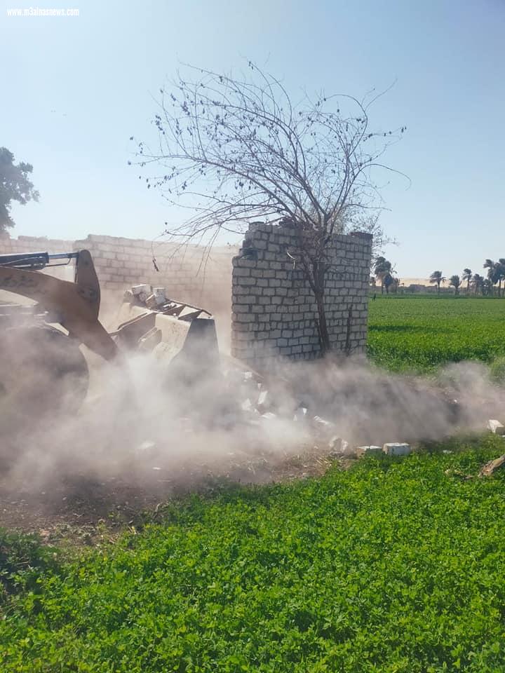 ضمن المرحلة الثانية من الموجة الـ 19 لإزالة التعديات محافظ أسيوط: إزالة 27 حالة تعدي على أراضي أملاك دولة ري وزراعة بمركز ديروط
