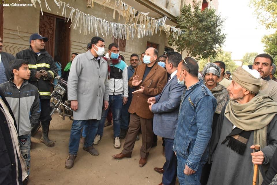 محافظ أسيوط يتفقد أعمال السيطرة على حريق مخزن مواسير بلاستيكية بقرية اللوقا بساحل سليم ويلتقى الاهالى ويوجه بصرف مساعدات عاجلة لهم