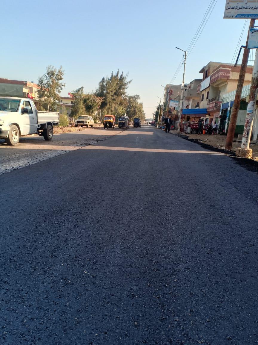 رصف عدد من الطرق ورفع المخلفات ورفع كفاءة الانارة بمدن كفر الشيخ 