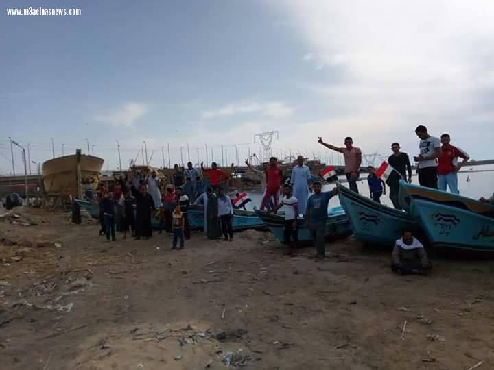 150 أسرة من صيادى البرلس يتظاهرون لتقنين صيد الزريعة