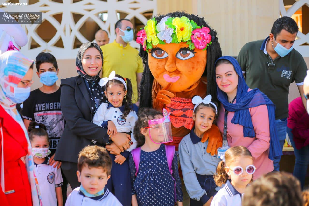 بالأغاني الوطنية و الاراجوز والعرائس تستقبل أول مدرسة دولية حكومية بكفر الشيخ أطفالها