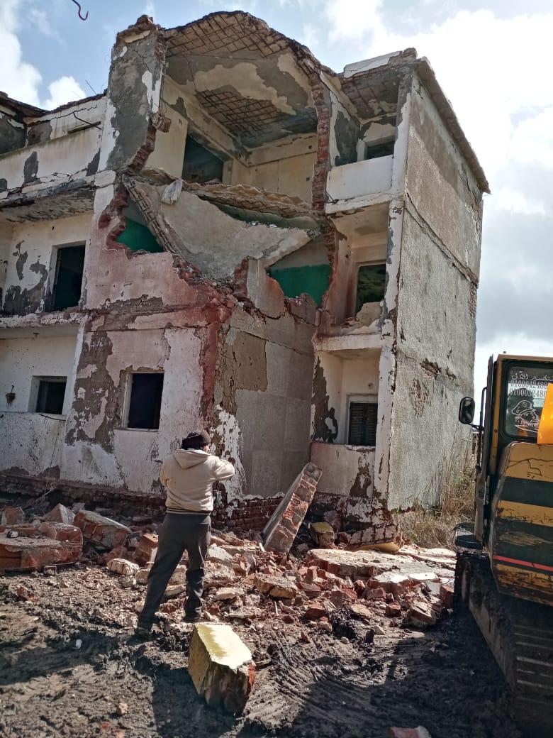 توجيهات محافظ كفر الشيخ ازالة عمارة سكنية آيلة للسقوط بقرية بالحامول