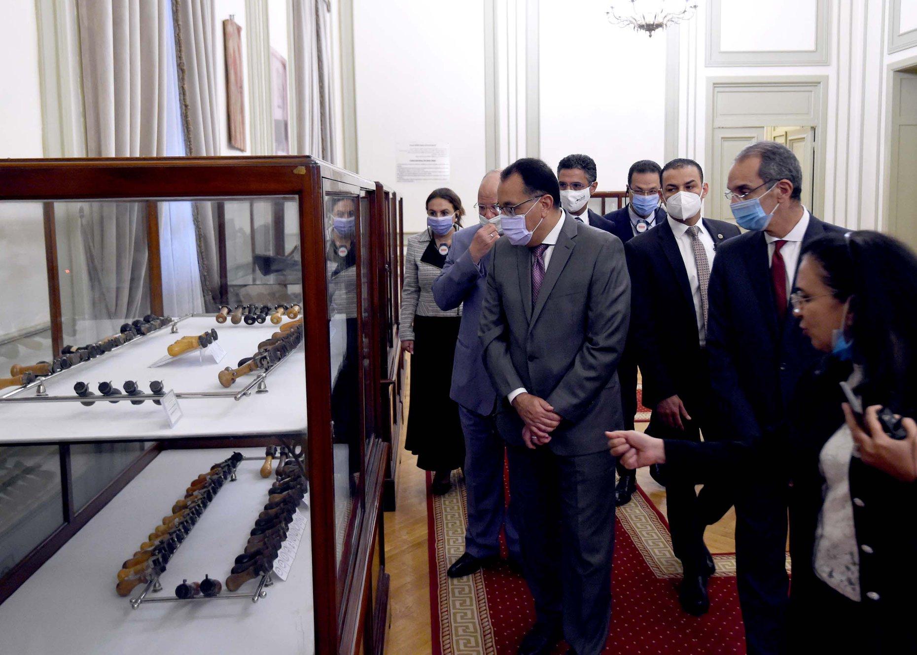 مدبولي..يتفقد أعمال تطوير مبنى متحف البريد المصري التاريخي بالعتبة