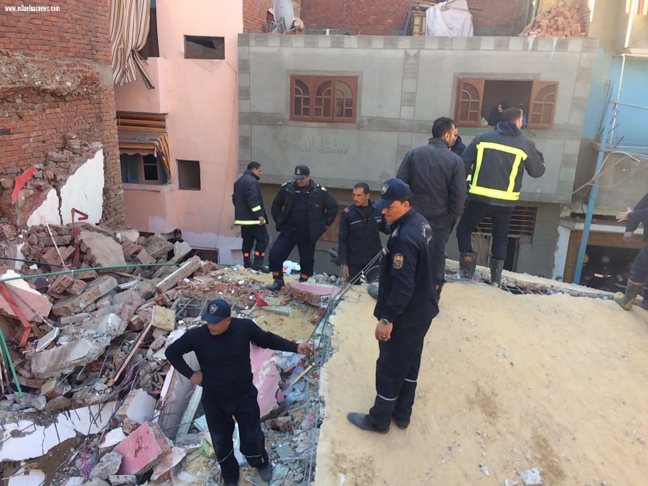 بعد انتشال جثة شاب وشقيقته.. ارتفاع ضحايا عقار عزبة الصفيح بالدقهلية لـ5 .. 