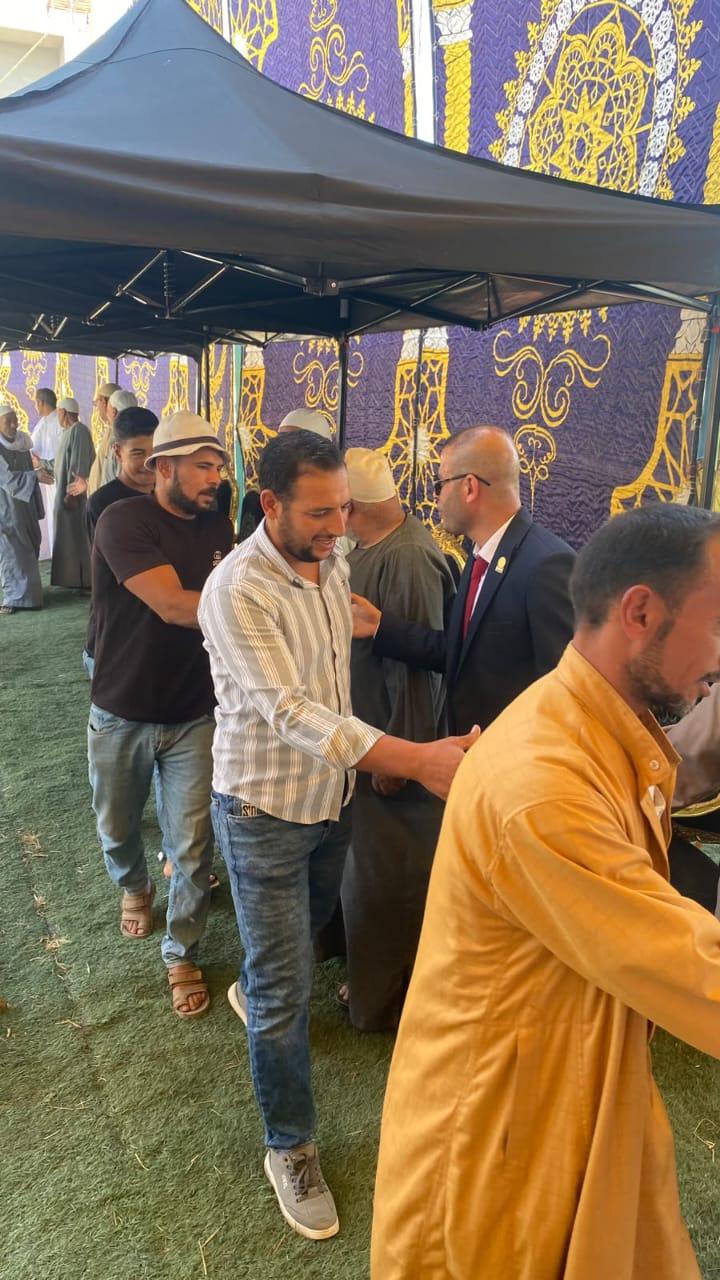 المهندس حسن الشيخ يشارك في أفراح عائلات داوود بقرية 59 الخاشعة