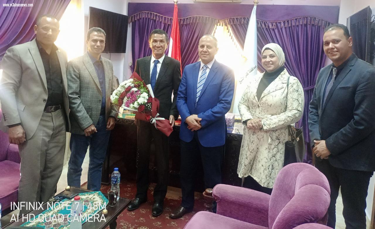 خبير ياباني يشيد بالحضارة المصرية خلال لقائه بوكيل تعليم كفر الشيخ